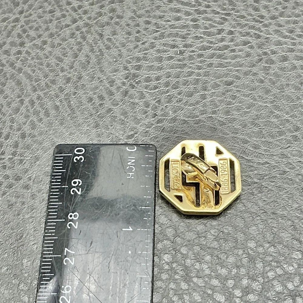 Vintage Avon Earrings Gold Tone Octagon Stud Womens Rhinestone Clip‎ On Jewelry
